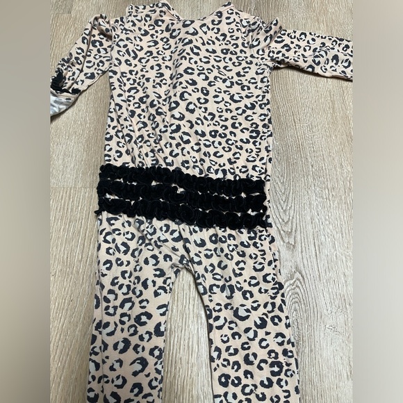 Made by Molly Pajama Set - Picture 3 of 4